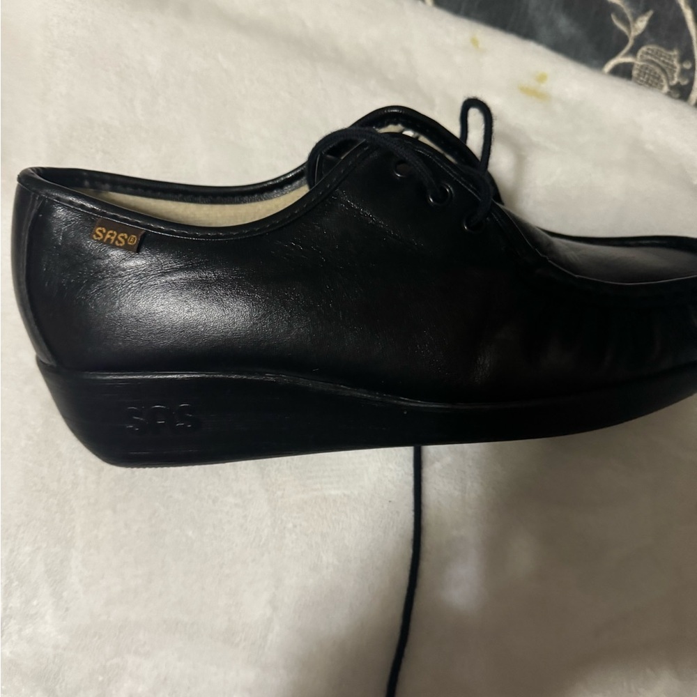 SAS Black Oxford Shoes Sleek Leather Design 8.5